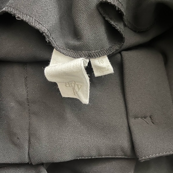 Elegant Black Women's Pants - Picture 5 of 5